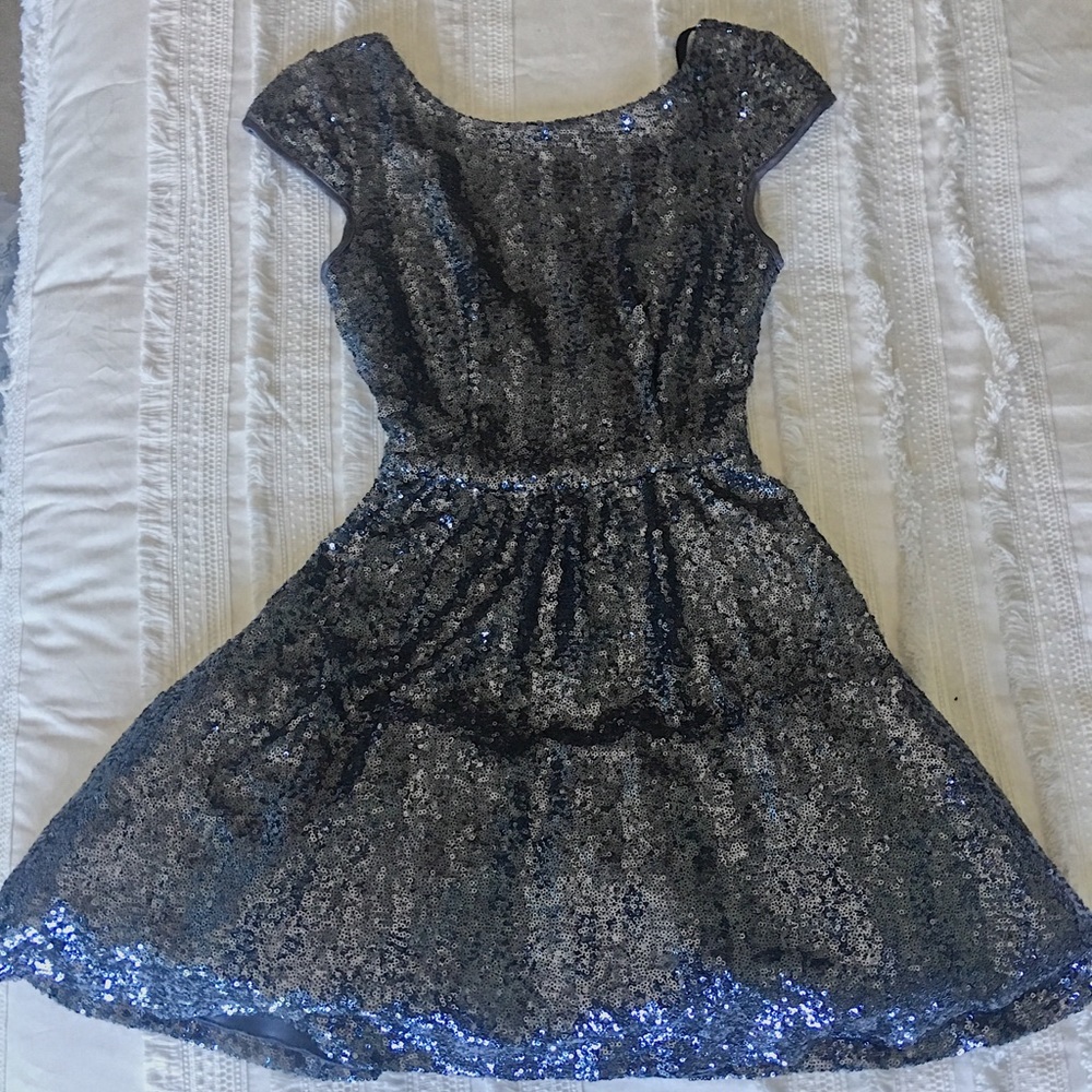 Grey sequin short-sleeved formal dress